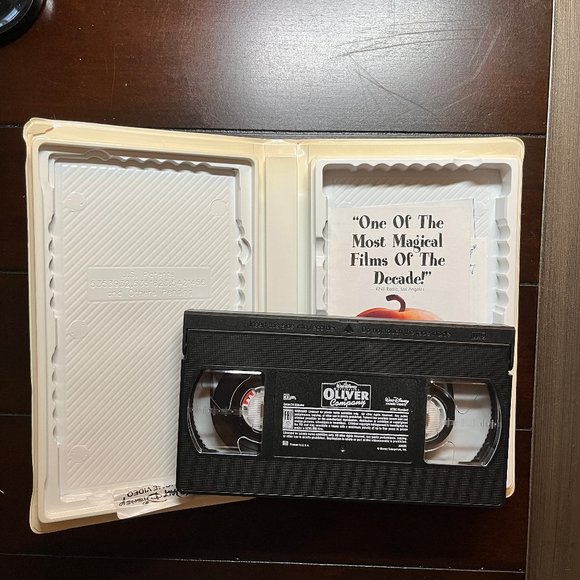 Disney Oliver and Company VHS - Picture 4 of 4